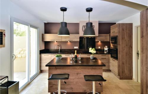 Stunning home in Barbentane w/ Outdoor swimming pool, WiFi and Outdoor swimming pool gîte à louer Saint-Michel-de-Frigolet