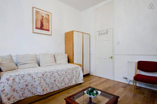 Arsenal 123 close to Emirates stadium direct Eurostar Heathrow-free parking, Londýn (fotografie 7)