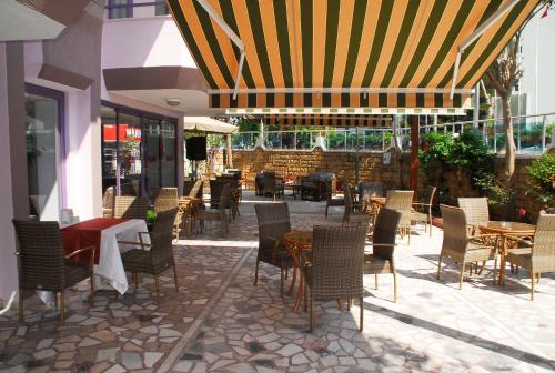 Rosella Hotel - image 2
