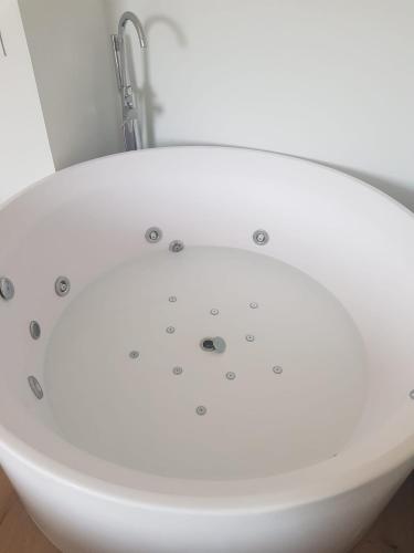 Dos Alas Rojas, casa con jacuzzi para dos personas
