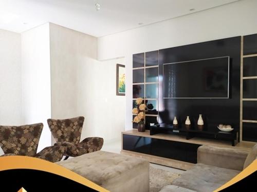 Linda Casa com Sauna, Hidromassagem, Piscina, Cascata, Churrasqueira e Suite Master!! in Popular