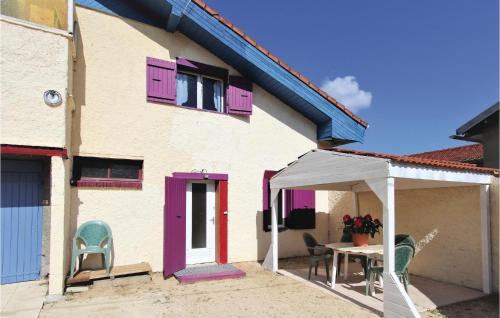 Stunning home in St Barthelmy de Vals w/ Outdoor swimming pool, WiFi and 2 Bedrooms gîte à louer Châteauneuf-de-Galaure