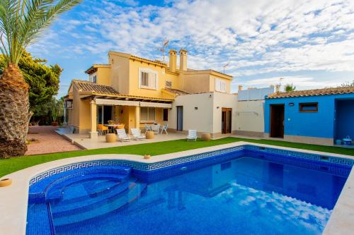 Magnifico Chalet con piscina en km1 de La Manga