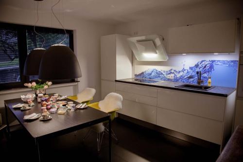 the birdy mountains luxury lodge 146qm, Sauna, Entertainment in Schlitz