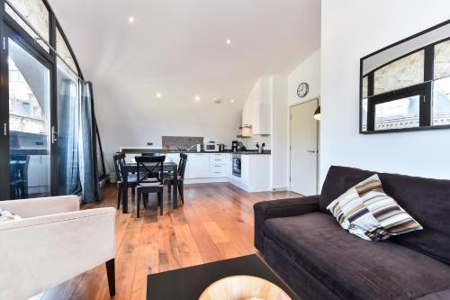 Regents Canal Apartments - main image