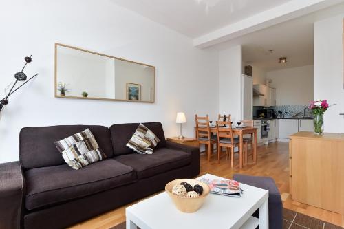 Regents Canal Apartments - image 12