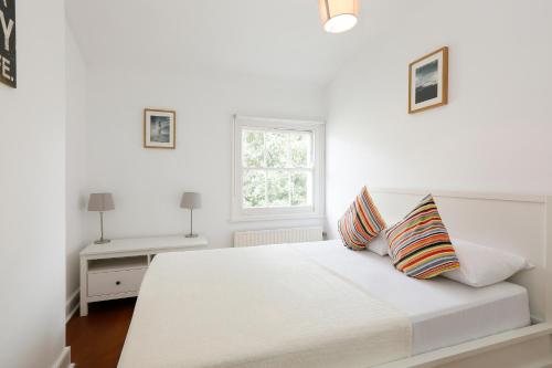 Regents Canal Apartments - image 2