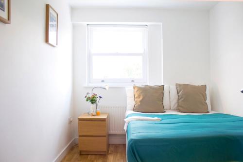 Regents Canal Apartments - image 8