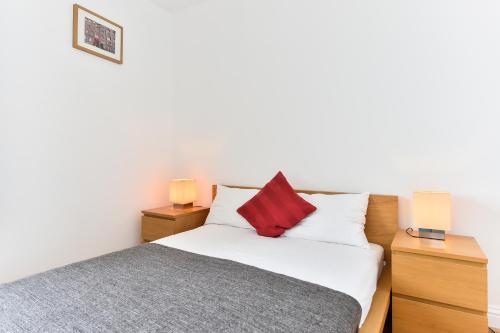 Regents Canal Apartments - image 5