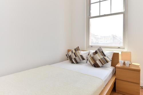 Regents Canal Apartments - image 9