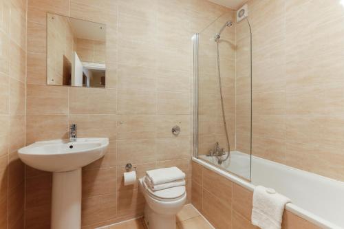 Regents Canal Apartments - image 4