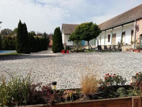  Hegyhát - Izmény Üdülőház in Izmény