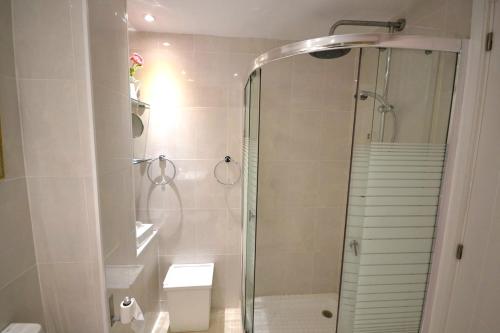 Fuengirola. Bonito apartamento en Paseo Maritimo. Espectaculares vistas al mar. Primera linea