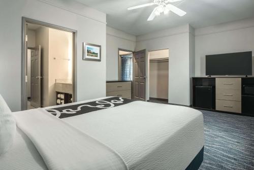 La Quinta by Wyndham Phoenix I-10 West - image 7