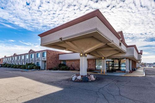 Econo Lodge - Hotel - Albert Lea