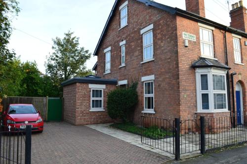 Oak Terrace Cottage