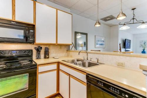Cozy Pensacola Beach Condo by Gulf Life - image 4