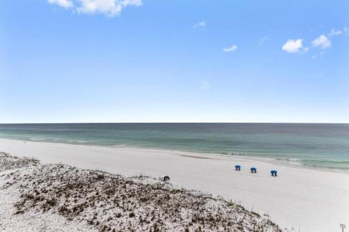 Newly Renovate Beachfront Beauty by Gulf Life - image 5