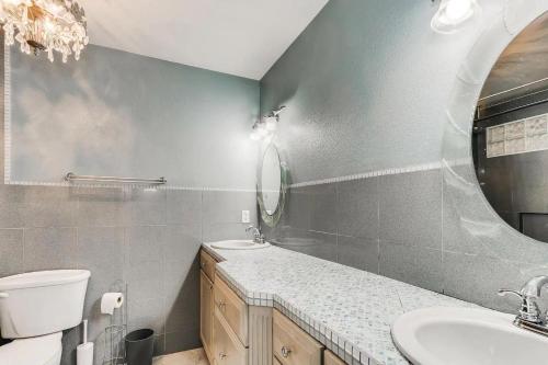 Pensacola Beach Family Townhome with Guesthouse - image 3