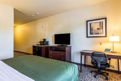 Cobblestone Hotel & Suites - Greenville