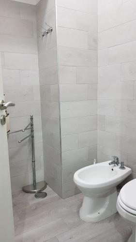 Twin Room with Private Bathroom image 2