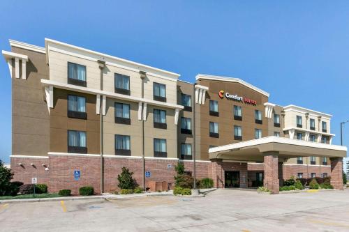 Comfort Suites Hopkinsville near Fort Campbell