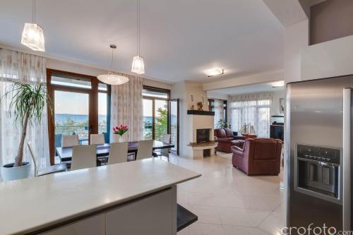LUXURY VILLA NIKO