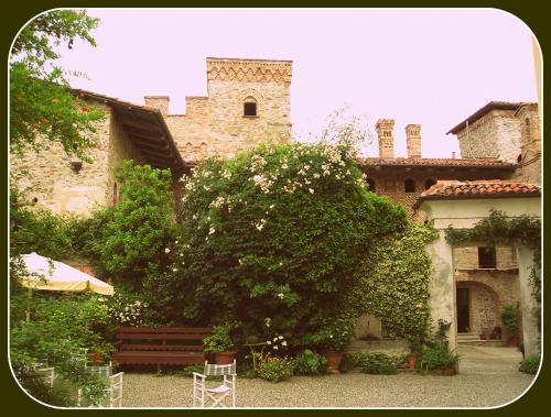Dārzs, Castello Di Strambinello in Strambinello