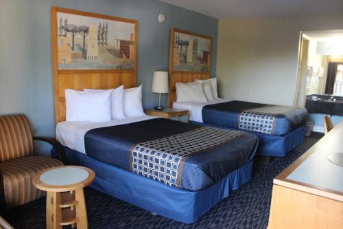 Deluxe Two Double Beds - Non-Smoking