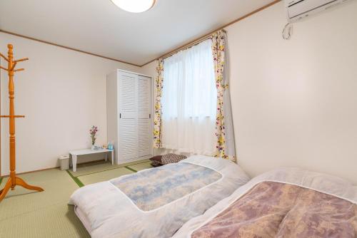 1 sofa bed, 2 futon beds