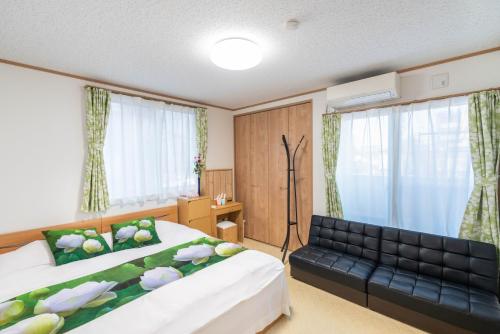 1 king bed, 1 sofa bed