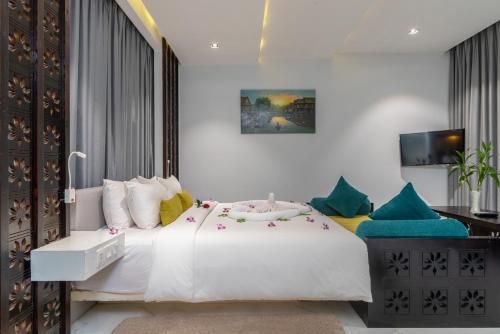 Executive Suite With Private Balcony image 2