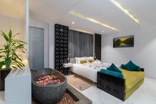 Executive Suite With Private Balcony image 5