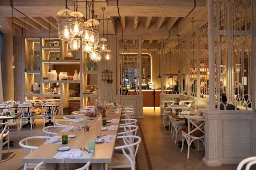 餐廳, 迪拜瑙米酒店 (Naumi Hotel Dubai) in 阿爾巴沙高地