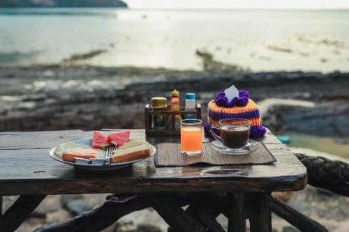 Phi Phi Sunset Bay Resort in Hin Poo Baía