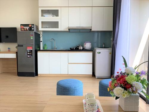 One-Bedroom Apartment image 9