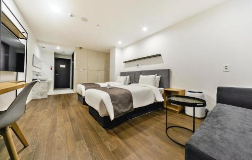 Hotel Noblestay Room Type - Deluxe Twin Room