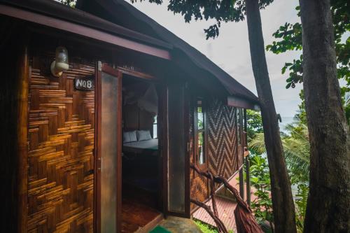 Phi Phi Sunset Bay Resort in Hin Poo Baía