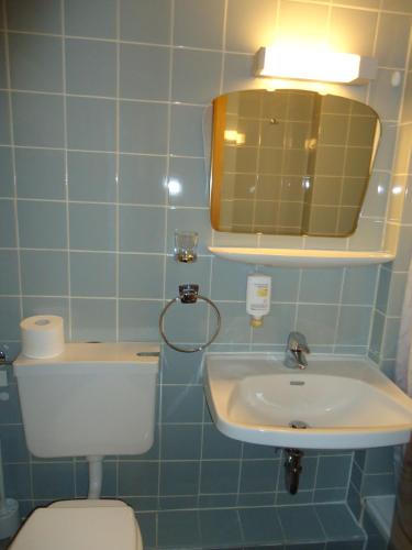 Single Room image 4