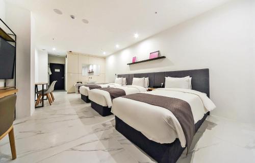 Hotel Noblestay Room Type - Deluxe Triple Room
