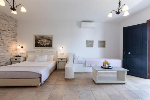 Plaza Beach Hotel in Plaka Beach