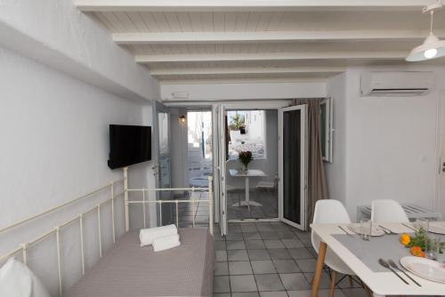 Madres Houses - image 11