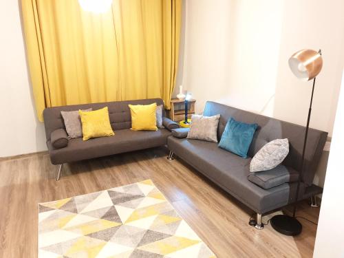BHX The best modern 3 Bed with BT Sports, WIFI and free parking accommodation by Be More Homely Serviced Accommodation & Apartments Birmingham gîte à louer Kingstanding leisure centre