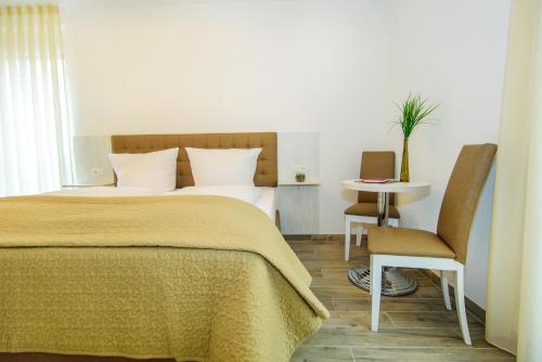Hotel Filderhof Reutlingen Room Type - Double Room with Private Bathroom