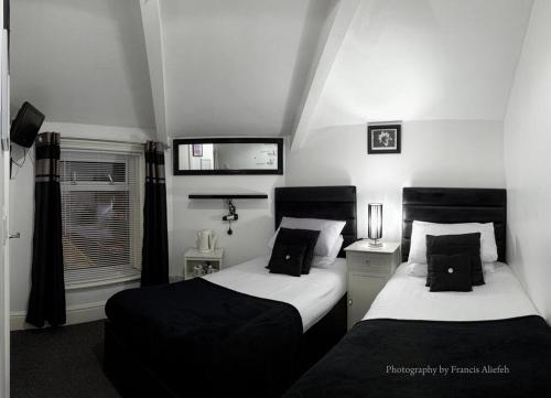 Ardern Hotel - main image