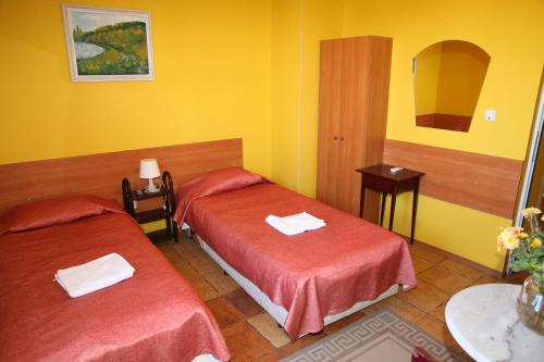 COLORED HOUSE Apartments - image 13