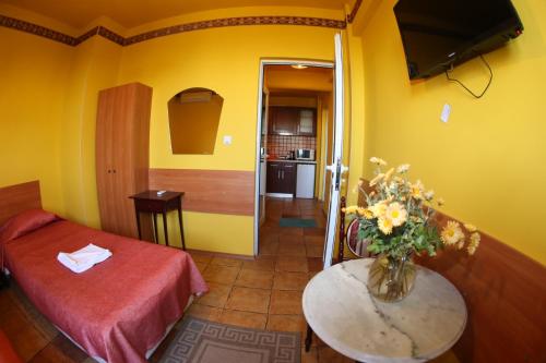 COLORED HOUSE Apartments - image 10