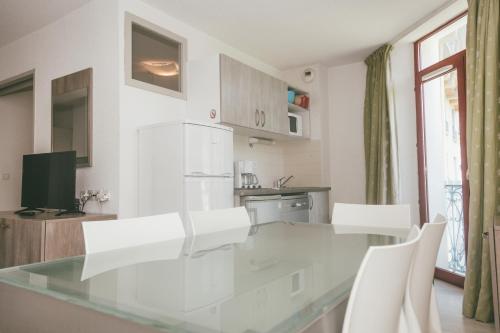 2 bedrooms, 4 beds