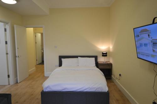 Kensington Studio Apartment, , London