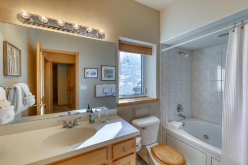 Running Bear Lodge - image 7